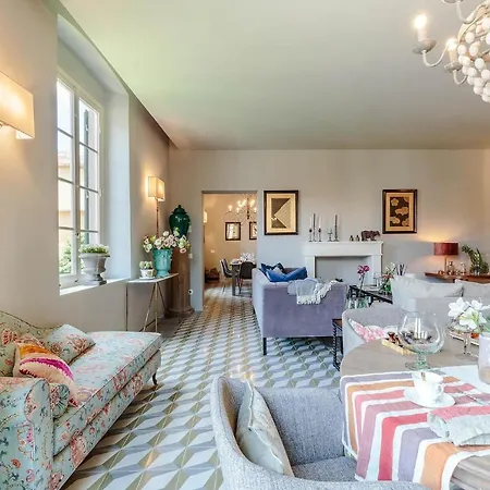 公寓 Puccini Penthouse With Terrace Inside