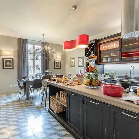 Puccini Penthouse With Terrace Inside 卢卡